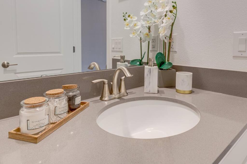 Newly Listed Townhouse Storey Lake, Free Waterpark 키시미 외부 사진